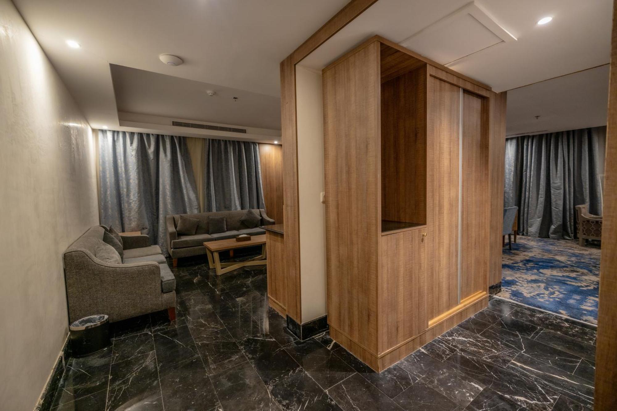 Mora Hotel By Pioneer Jeddah Luaran gambar
